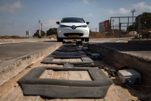 充电电力不够持久？以色列推出动态无线充电网络 一夜铺设一公里、充电效率90%