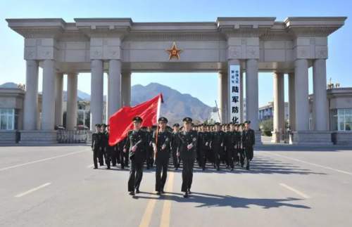 学校的全称为中国人民解放军南京陆军指挥学院,学校始建于1938年抗日