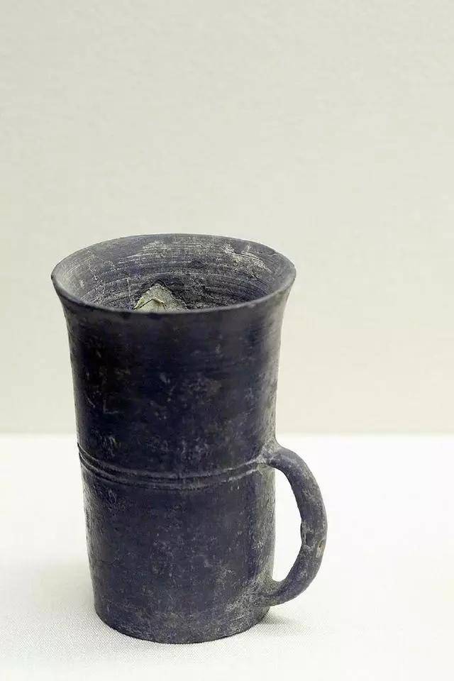 山东博物馆黑陶单柄杯
