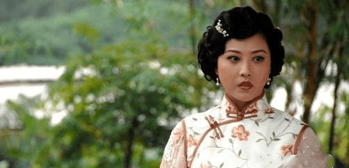 原创生母早逝，姨母成为他的继母，女佣人和他继母吵架就告诉他真相