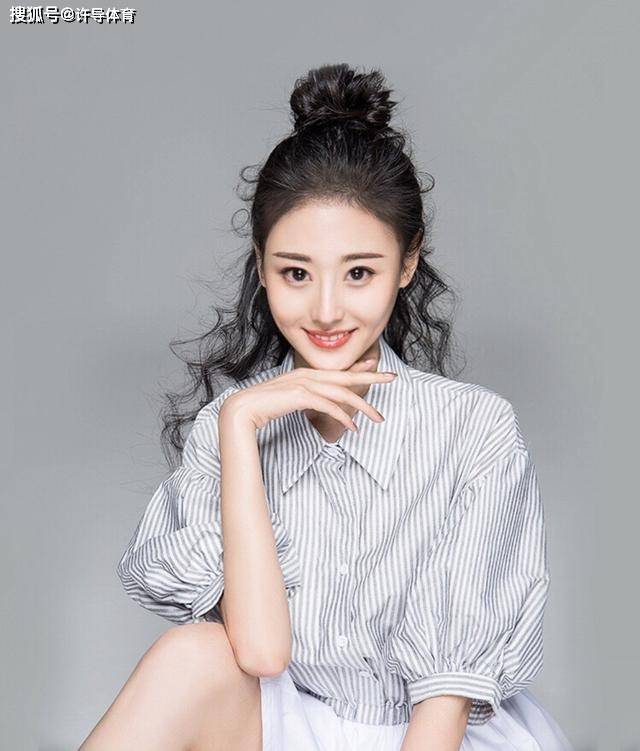 1994年12月30日出生于北京市,毕业于北京电影学院,中国内地女演员