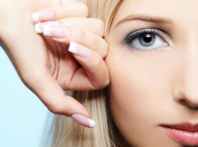 早起眼睛浮肿的原因