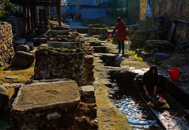 浙江一个自来水古村，家家户户门口通水，排水系统举世无双！