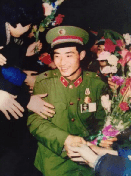 老山英雄九死一生,两次立一等功,战友称:不死金刚_手机搜狐网