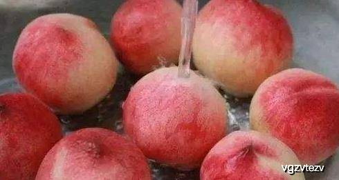 桃子怎么洗才洗的干净 05564f547ce54c90a62e5388b23c20e3.jpeg