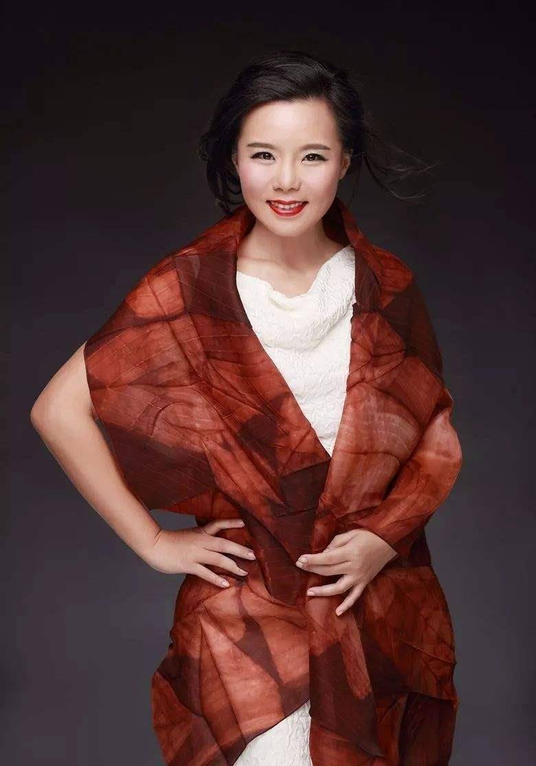 原创都说混血儿长得洋气，可看到龚琳娜的俩儿子，认知被完全颠覆