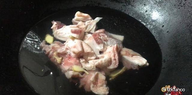 猪脚怎么炖最好吃红烧 fe506681275740f0b2deeb775df323ab.jpeg