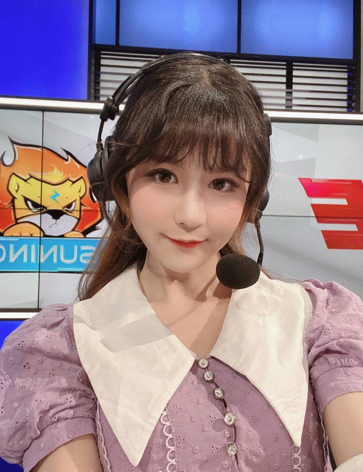 满屏幕问号！LPL女解说瞳夕因失误道歉，却被水友认成鼓鼓_手机搜狐网