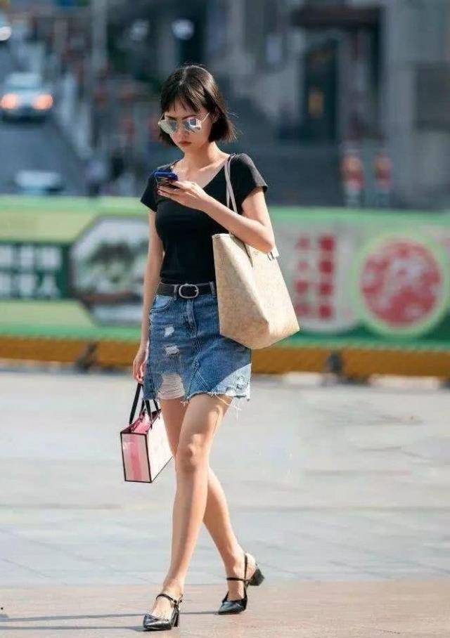 气质非常好的美女街拍 17d59e1d26584aaebd4ab8d2baa60bf4.jpeg