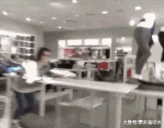 这就尴尬了,妹子也是一脸懵逼.