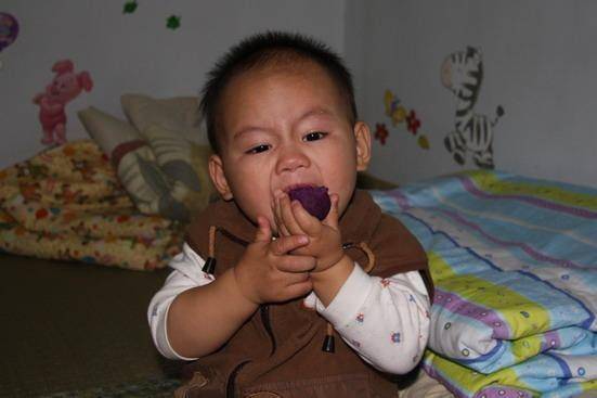 食物|伤脾胃，家长要牢记儿科医生劝告：夏季带娃4种食物不能给娃吃