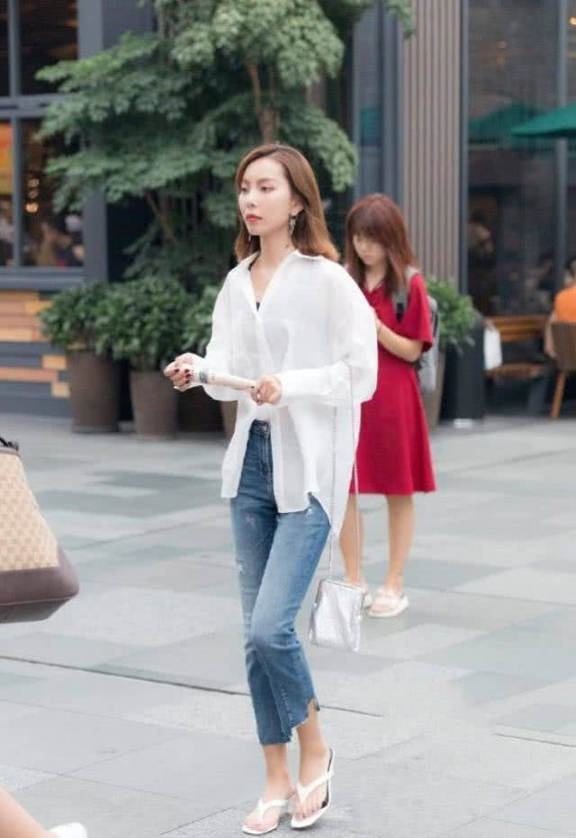 白裤子搭配什么颜色吊带加开衫 3e3285af414f47c3bff8cf4be48f1e25.jpeg