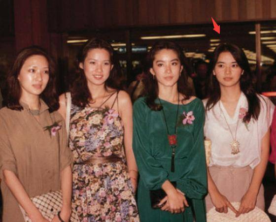 胡慧中丈夫出狱后首露面,头发稀疏戴口罩难掩憔悴