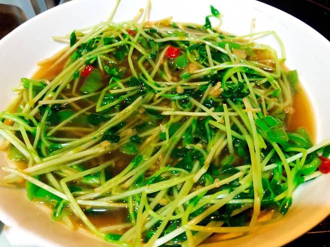 夏季素菜菜谱,蒜蓉豌豆苗,简单美味营养,适合夏天