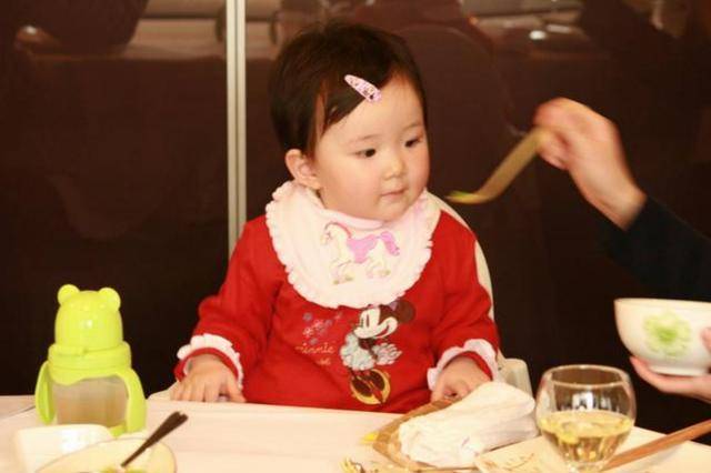 孩子|孩子啥时候可以吃盐？是否越晚越好？儿科医生：多半家长都搞错了