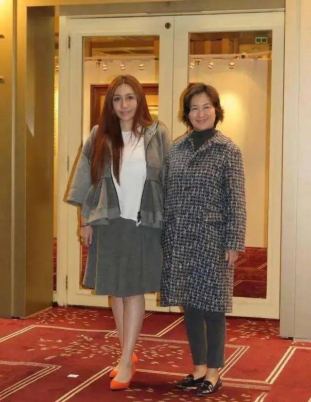 何超贤回应妹妹争财产暗讽其没孩子要钱没用网友难怪都忙着生孩子