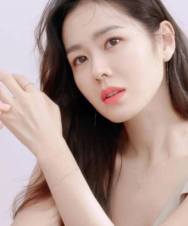 2020年十大美女排名_颜值即正义,盘点2020年帅哥美女排行榜正式出炉!