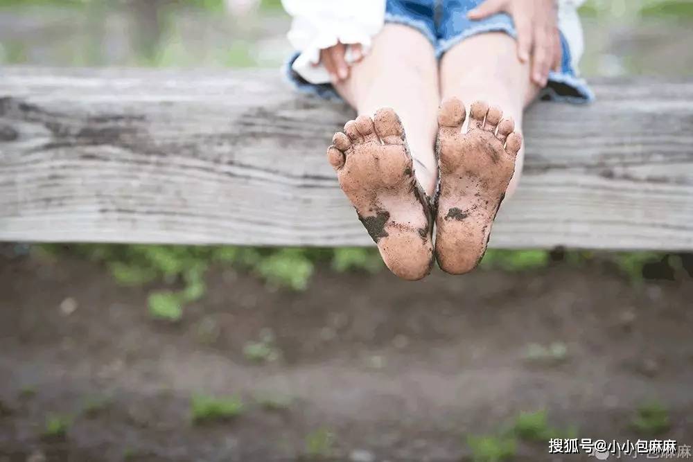 一定要看！夏天不让孩子光脚丫，理由只有这一个