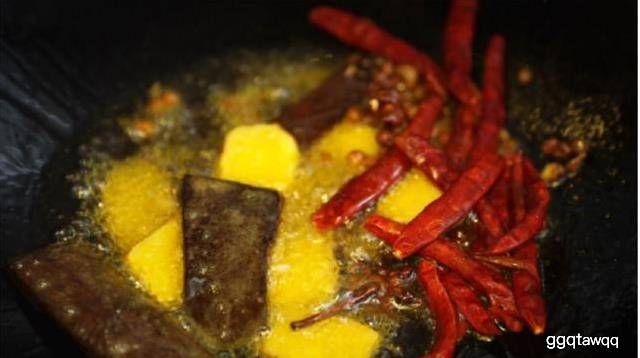 猪脚怎么炖好吃不油腻视频 145995d1f4074fb5b3d46546bd8c5ed3.jpeg