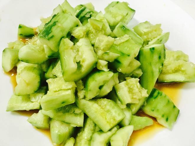 夏日菜谱凉拌黄瓜简单美味营养怎么也吃不腻适合夏天