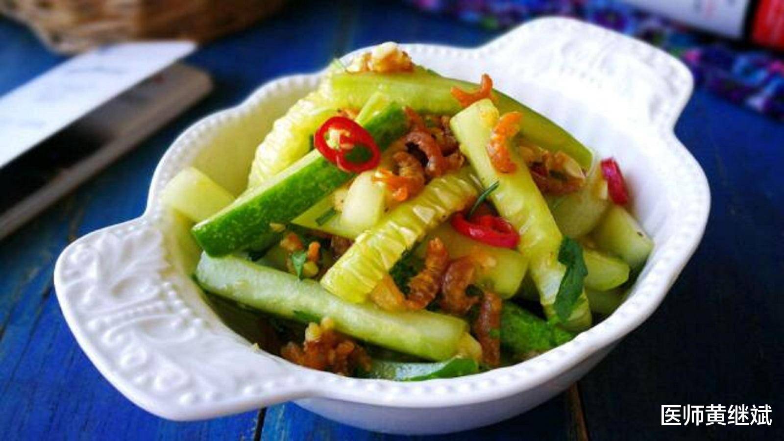 一年四季必备的减肥蔬菜，能改善失眠症状，黄瓜的功效有哪些？