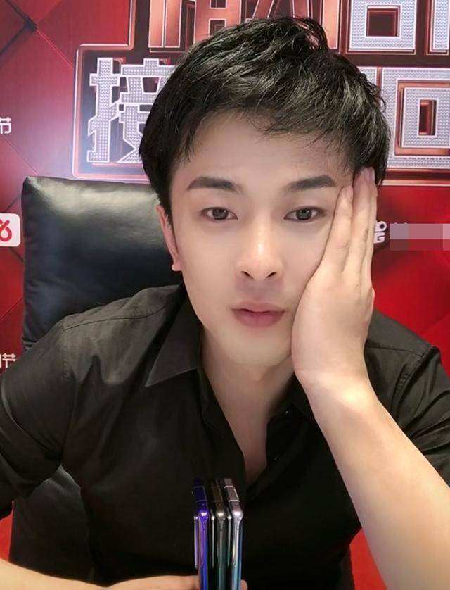 原创男网红直播带货额超12亿元,曾高调邀请成龙,张柏芝等明星开演唱