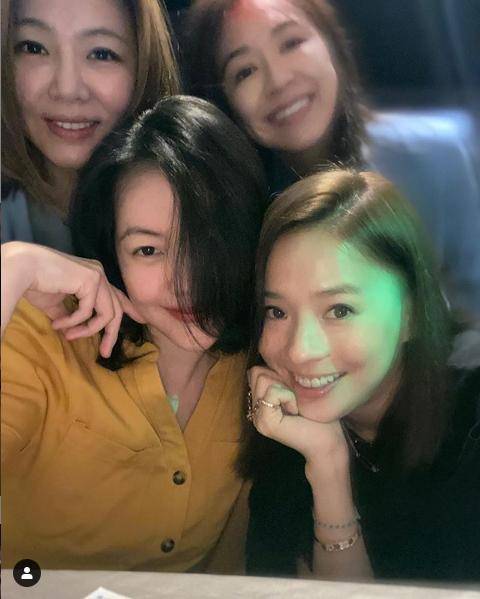 小S生日抱女儿痛哭，带老公参加派对，喝得眼神