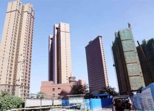 国内四大著名的纸片楼最薄只有10厘米你都见过吗
