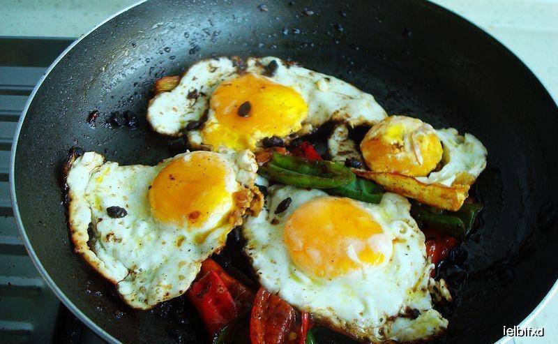 怎么样煎鸡蛋才会最完整 7cce18759b1c452d997b03b221a24587.jpeg