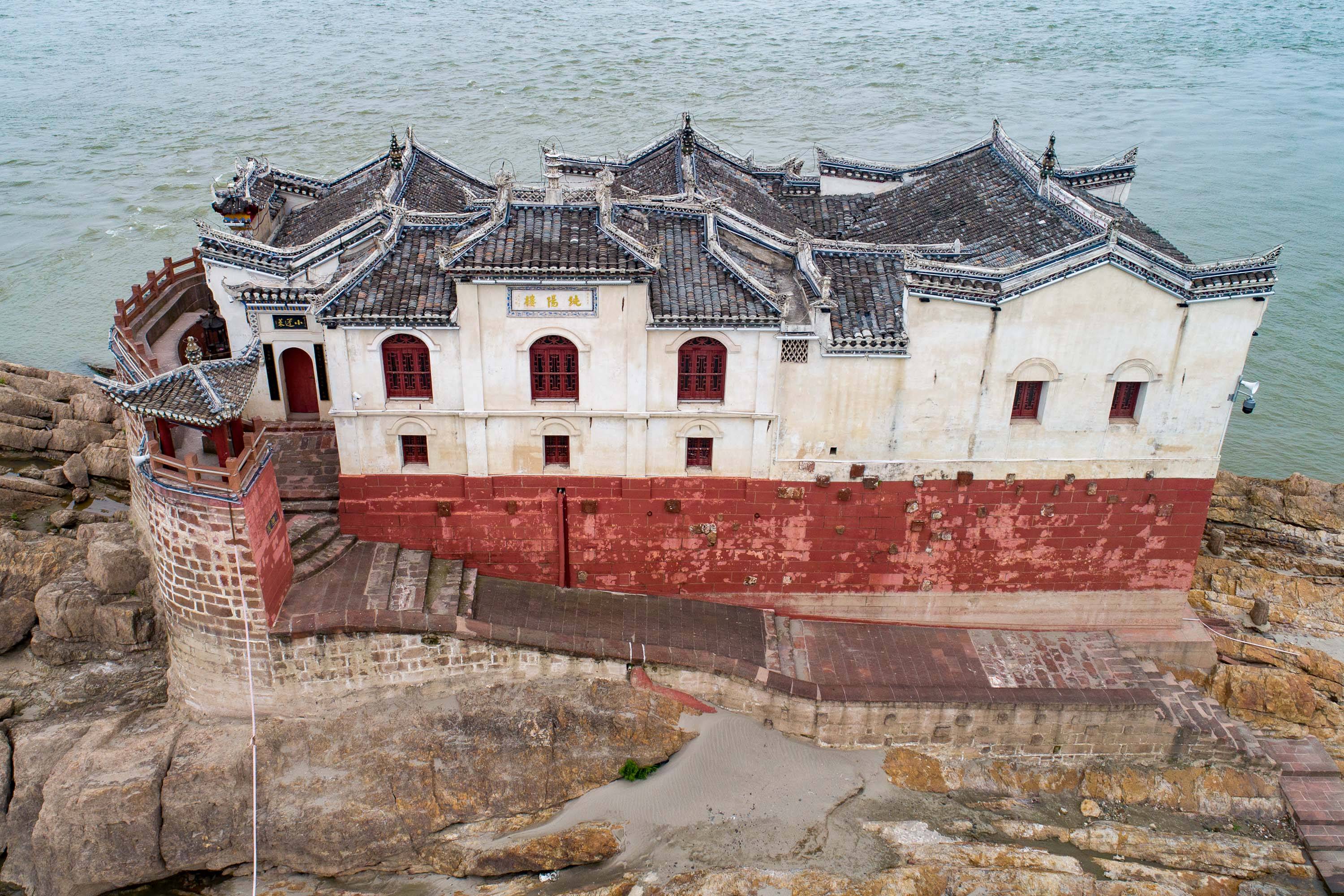 原创万里长江中的观音阁漂浮七百余年仍固若金汤两座城市由它隔开