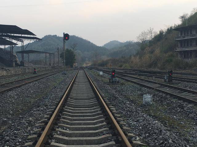 废弃的广东南岭铁路跨越湖广两省为开采湖南煤炭资源而建