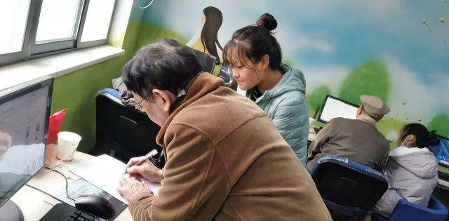 65岁老人退休后考研，圆满结束学习生涯，导师称：这个学生很优秀