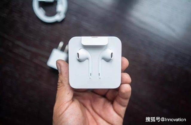 苹果即将在今年下半年推出的iphone12,包装内将不再搭配有线耳机