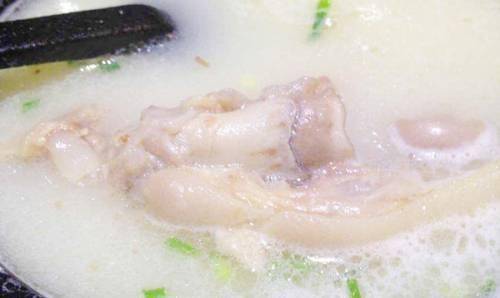 怎么炖骨头汤才白 f681becbebdd4e75b6d0164322d8da24.jpeg