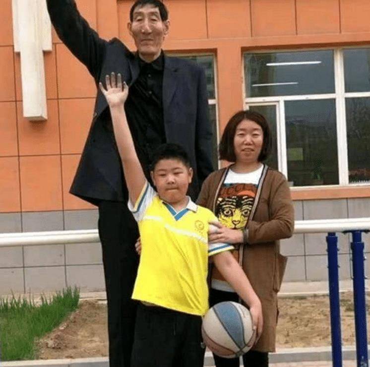 医生|坚持要和老婆生孩子，如今成了这样当年中国第一巨人鲍喜顺不顾医生反对