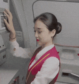 在班主任解释之后,我妈脸上有点挂不住了,低声说