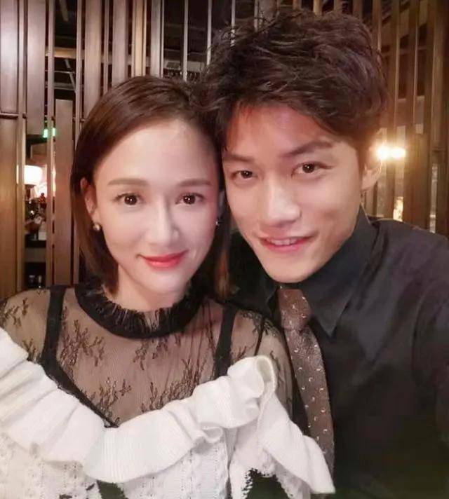 陈乔恩与男闺蜜手挽手同游，举止亲密惹争议，
