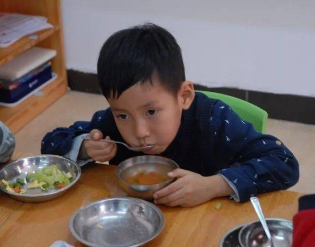 孩子|妈妈从不煮这三种食物，医生都夸赞7岁女孩身高班里最高