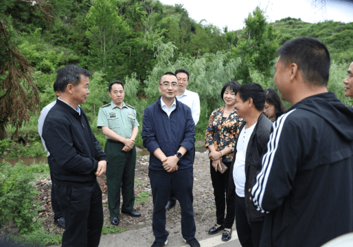 原创六盘水市副市长陈刚到盘州市开展"保护母亲河,河长大巡河"活动