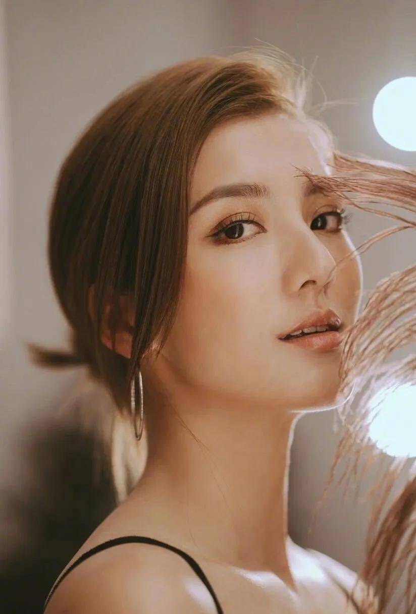 郭碧婷怀孕6个月,却还是单身?她的豪门媳妇脸可复制吗?