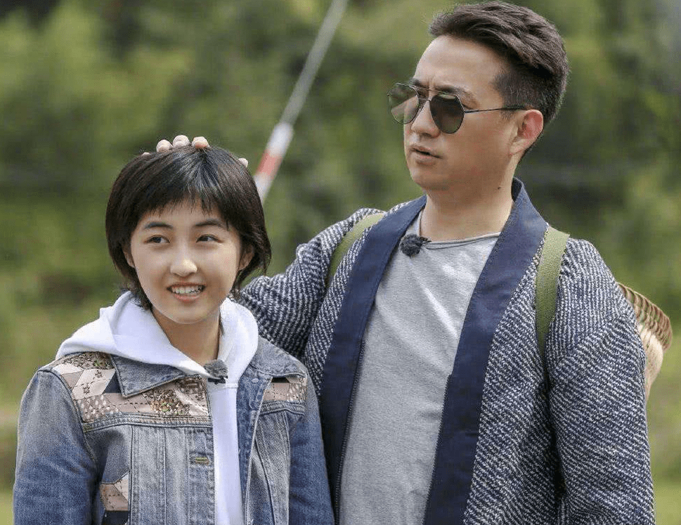 黄磊是真疼张子枫还是在立人设?老婆来了之后立刻真相大白