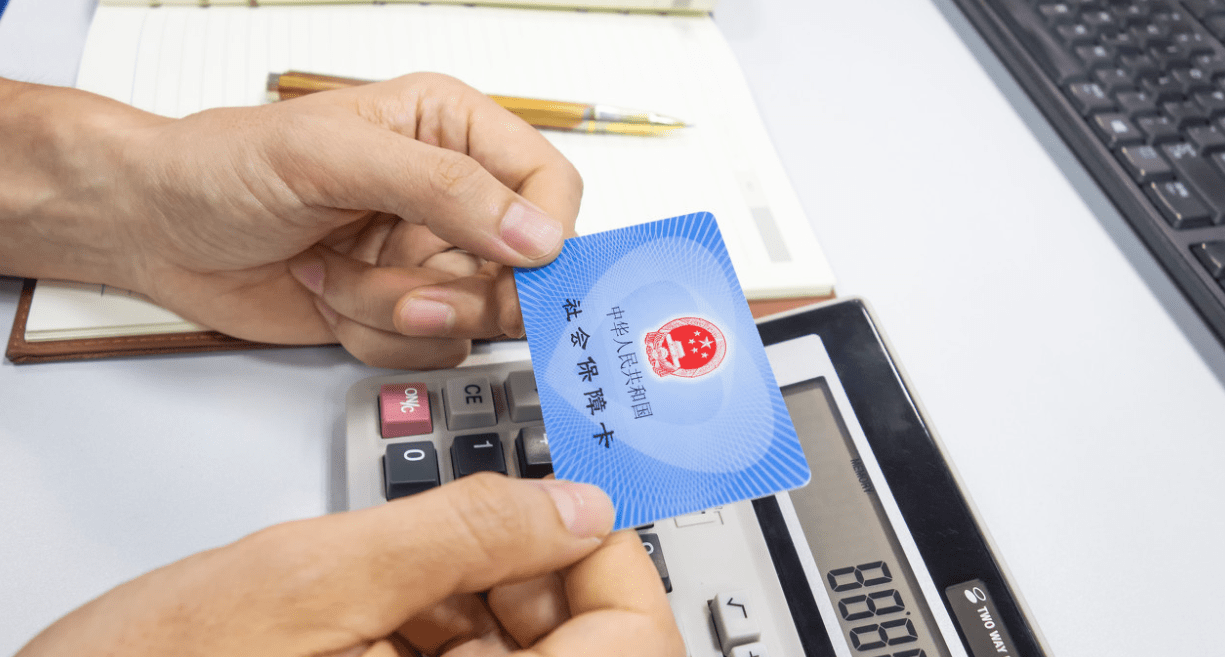 社保交得断断续续，凑够15年就可以领养老金吗？养老金会变少？