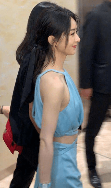 网上流出的赵丽颖健身房图 就是她本人晒出的