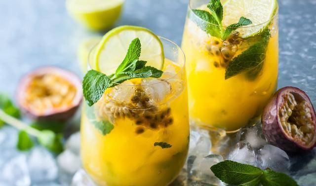 夏天自制冷饮:柠檬百香果金桔蜂蜜茶,做法特简单,味道