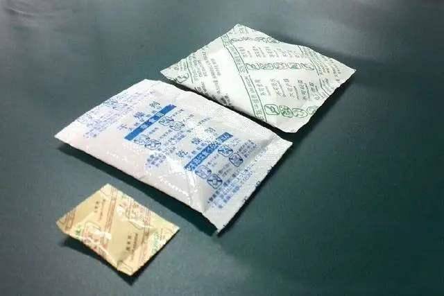 小宝宝|奶奶急中生智救了孩子，医生：有文化的老人5岁孙女吞下干燥剂