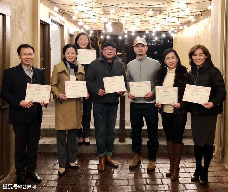 寒国人口罩_戴口罩的卡通图片(2)
