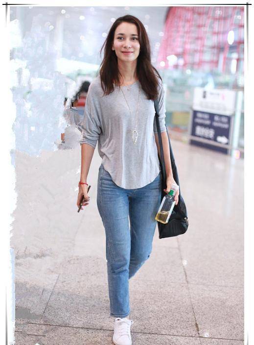 红吊带搭什么衣服 c450899b481f41b1a5b924eb4de113c3.jpeg