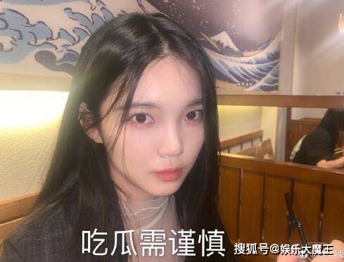 嘉羿恋情女主身份曝光，系他的模特女友，正脸