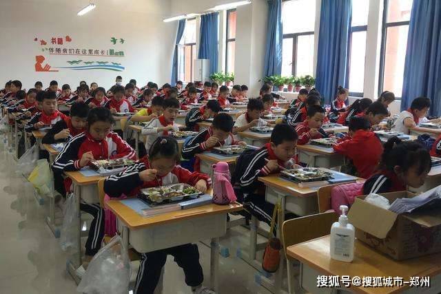 年底前,郑州市区要实现中小学午餐和课后延时服务"全覆盖"