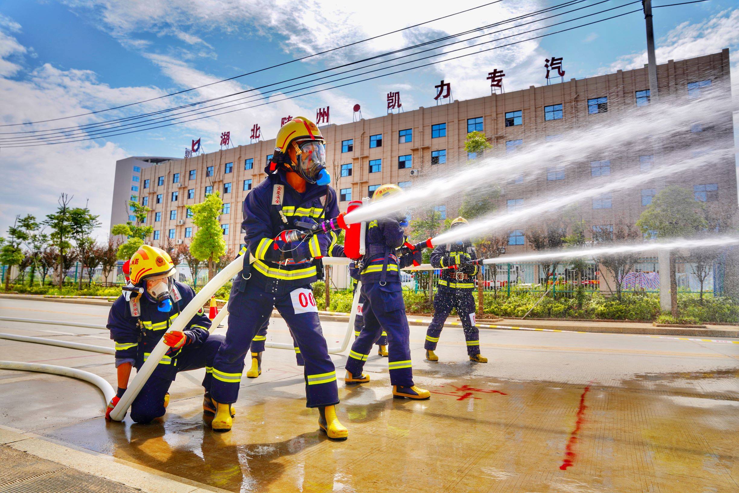 随州消防"火焰蓝"比武竞赛"热血开跑"